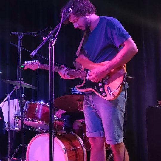 Cours de guitare à Pertuis : découvrez les meilleurs professeurs de guitare près de chez vous