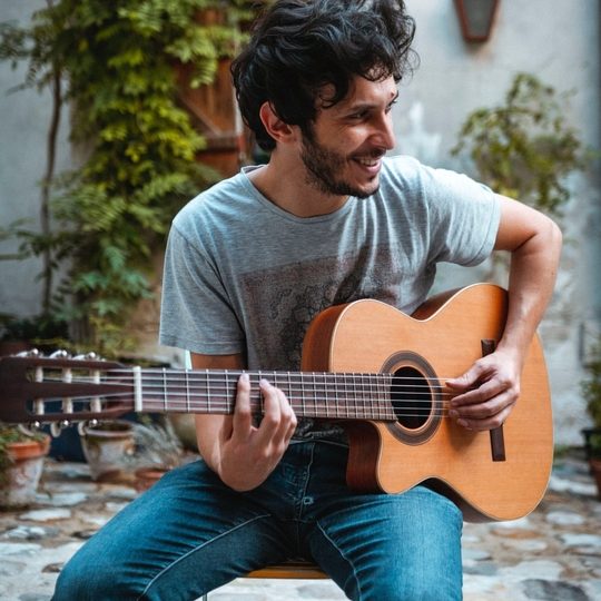 Cours de guitare à Saint-Gratien : découvrez les meilleurs professeurs de guitare près de chez vous